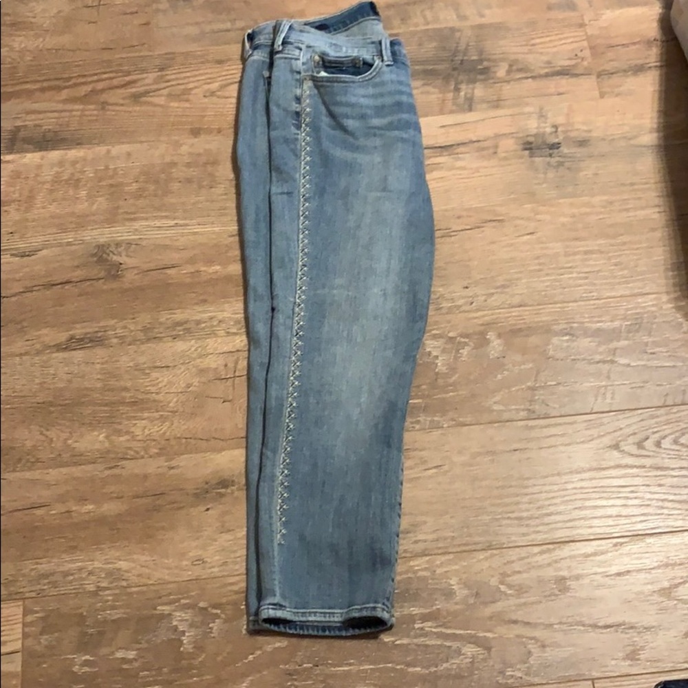 Lucky jeans with embroidered sides.